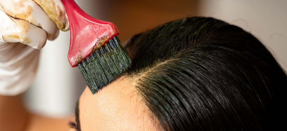 Se despiden las canas para siempre: el tinte casero ideal que cubre imperfecciones y devuelve el color natural del cabello