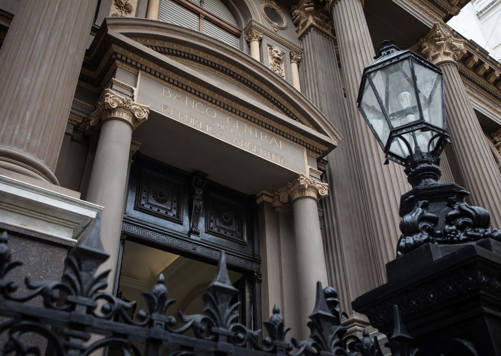 Negociados con el dólar: piden informes de operaciones sospechosas de Piccirillo, sus socios y funcionarios del BCRA