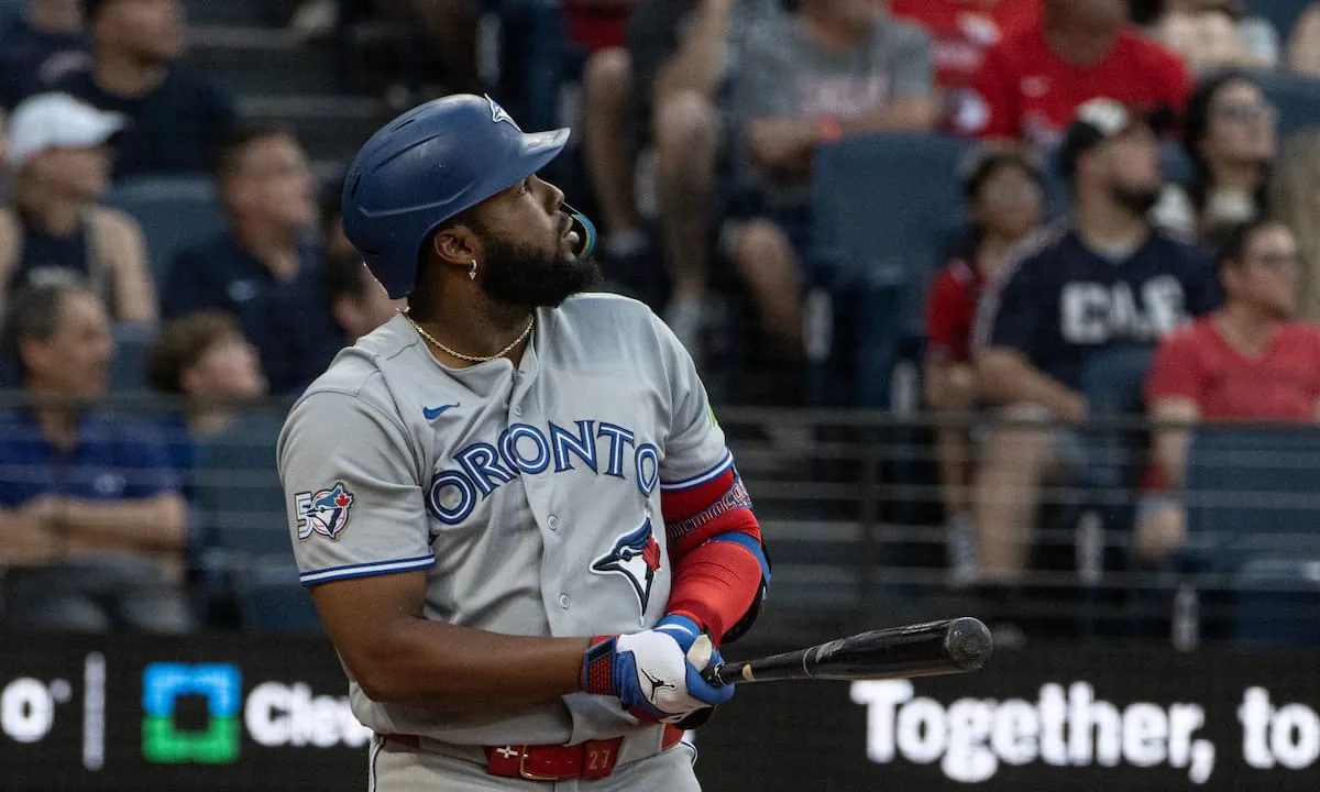 Guerrero impulsa cinco, Azulejos aplastan 11-0 a Guardianes y aprietan lucha por el comodín
