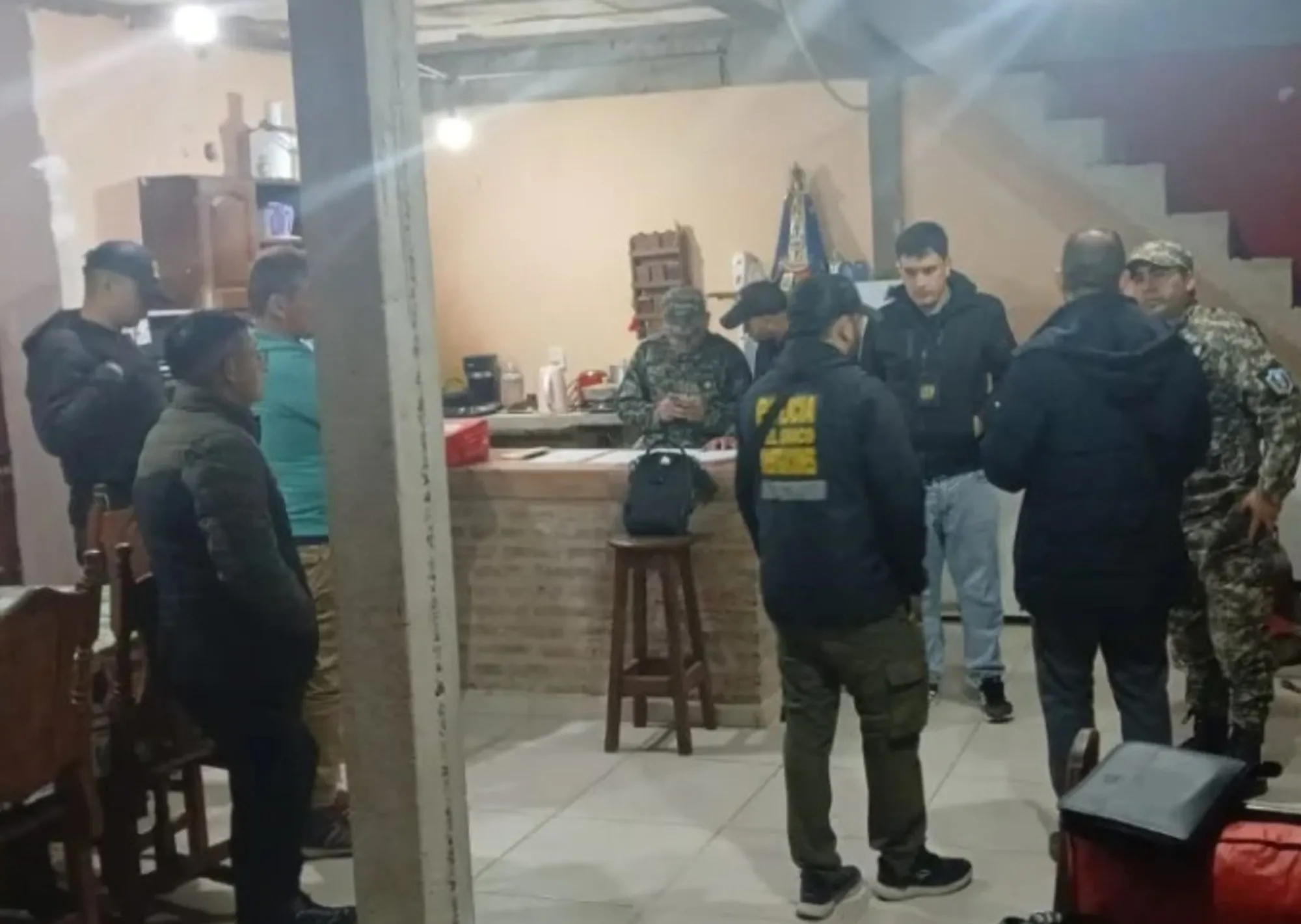Desesperada búsqueda de un joven en Chaco: cuatro detenidos y un conflicto entre familias y policías