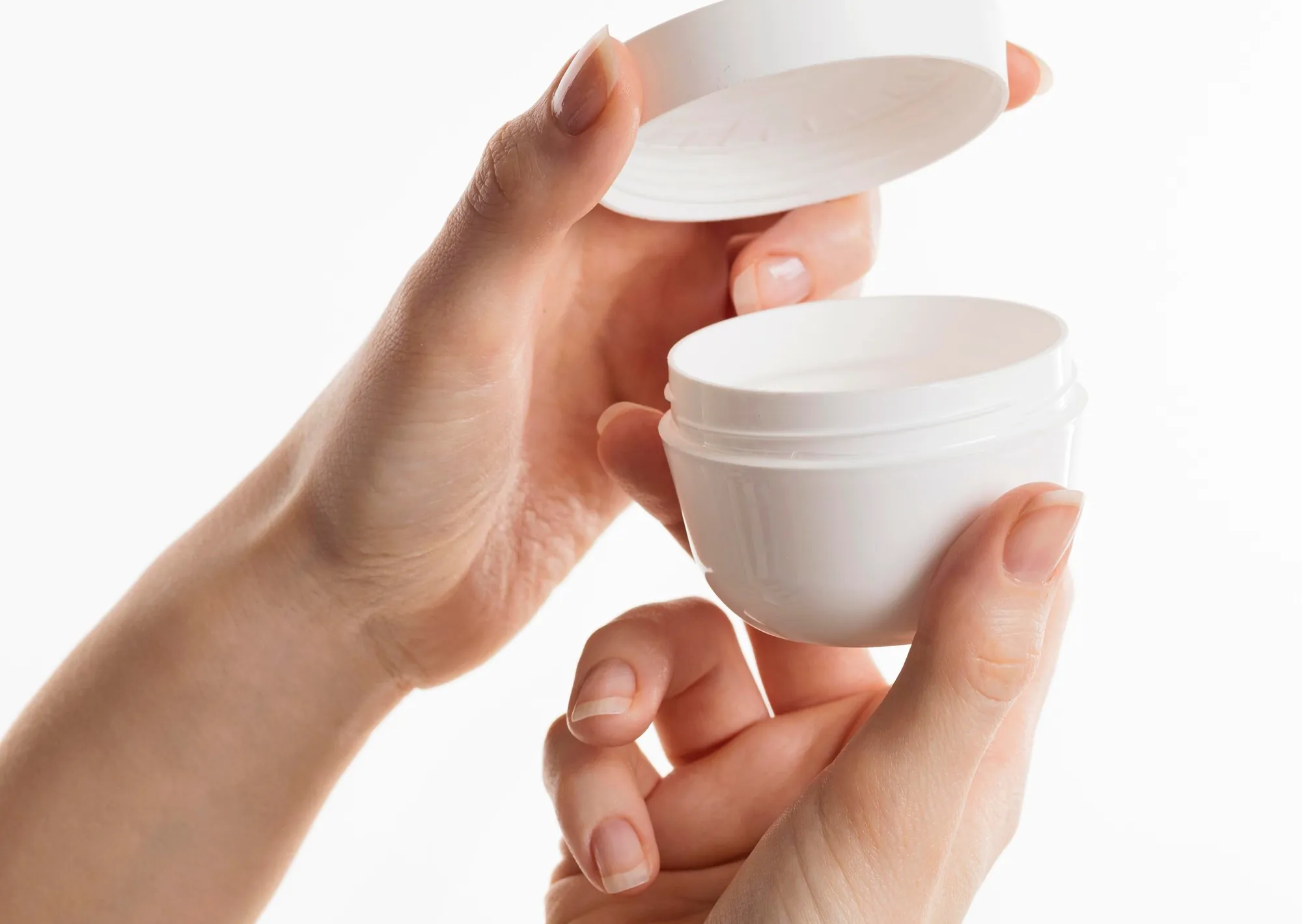 La ANMAT prohibió la venta y el uso de una conocida crema para dolores musculares: cuál es y qué pasó