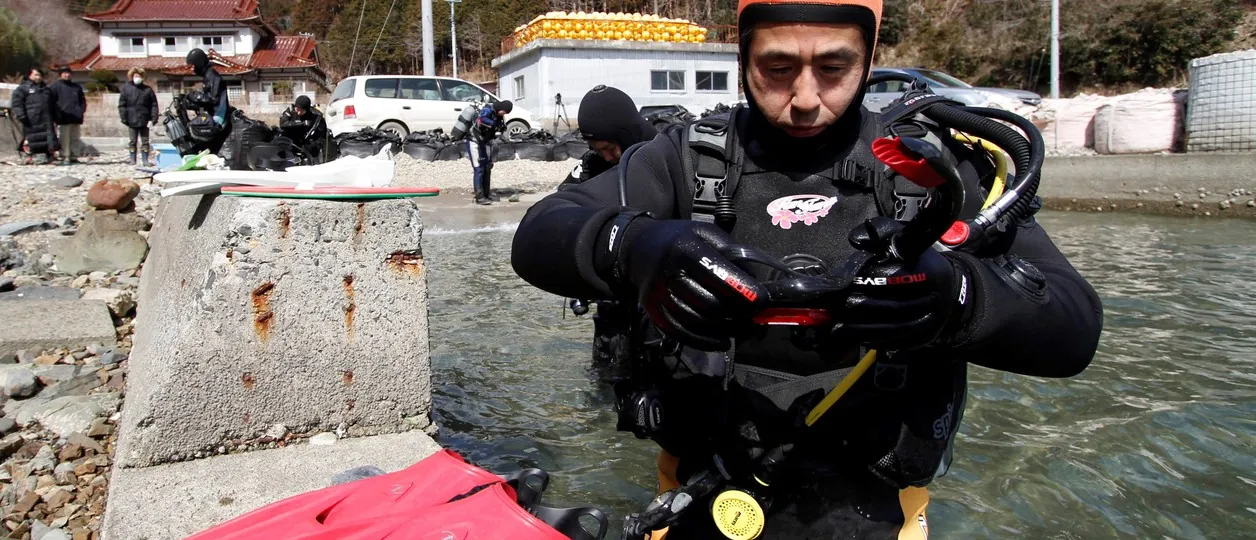 Su esposa fue arrastrada por un tsunami y él lleva años buceando para sentirla cerca: "Es como ir a reunirme con ella"
