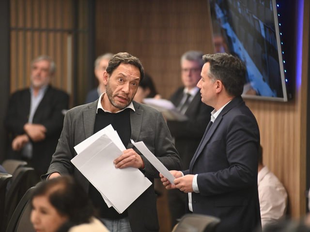 Javier Milei y sus medidas, EN VIVO: la CoaliciГіn CГ­vica y el socialismo presentaron un amparo contra el DNU que autoriza a la SIDE a detener ciudadanos