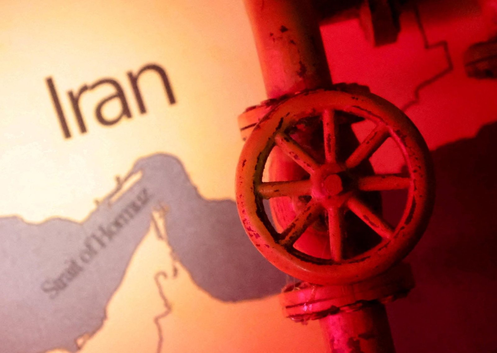 El tráfico marítimo a través del Estrecho de Ormuz se desploma tras los ataques a Irán