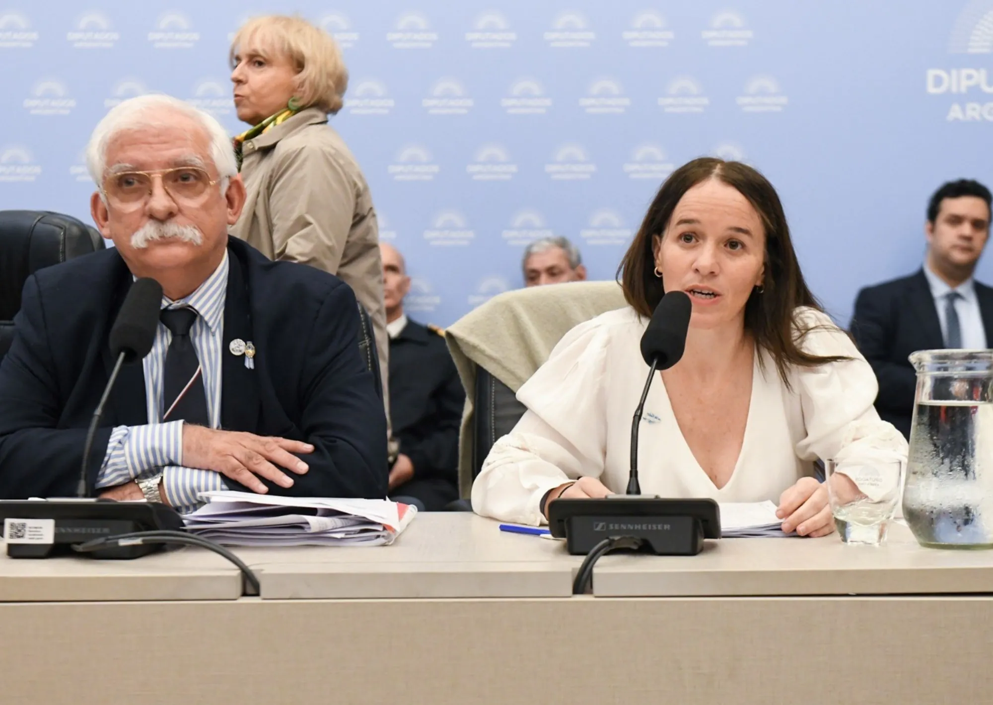 "Ley Malvinas": el Gobierno rechazó dividir el proyecto como pide la oposición y propone crear una Bicameral de control en el Congreso