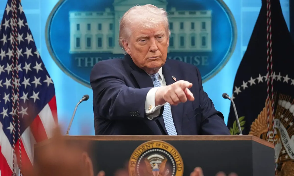 Desempleo estable en EE.UU.: el mercado mira las tasas y Trump a la Fed