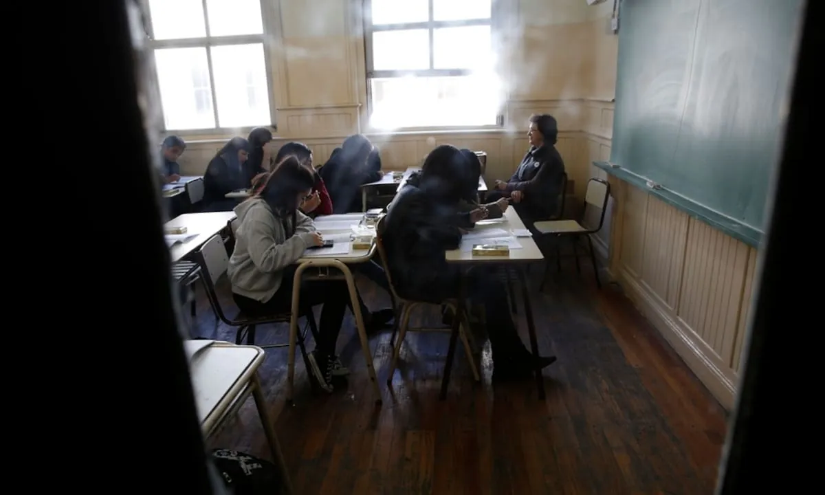 Pruebas PISA 2025: la Argentina vuelve a caer y menos del 8% de los alumnos alcanza el nivel básico en todas las materias