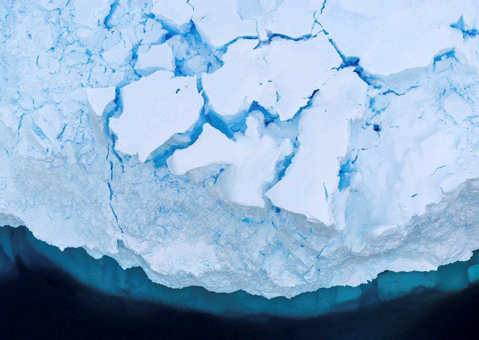 Expedición a la Antártida: buscando grietas monstruosas, en este mundo y en otro