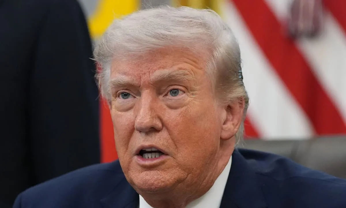 Secretaria de prensa de Trump insiste en presentarse como abogada pese dudas sobre su licencia