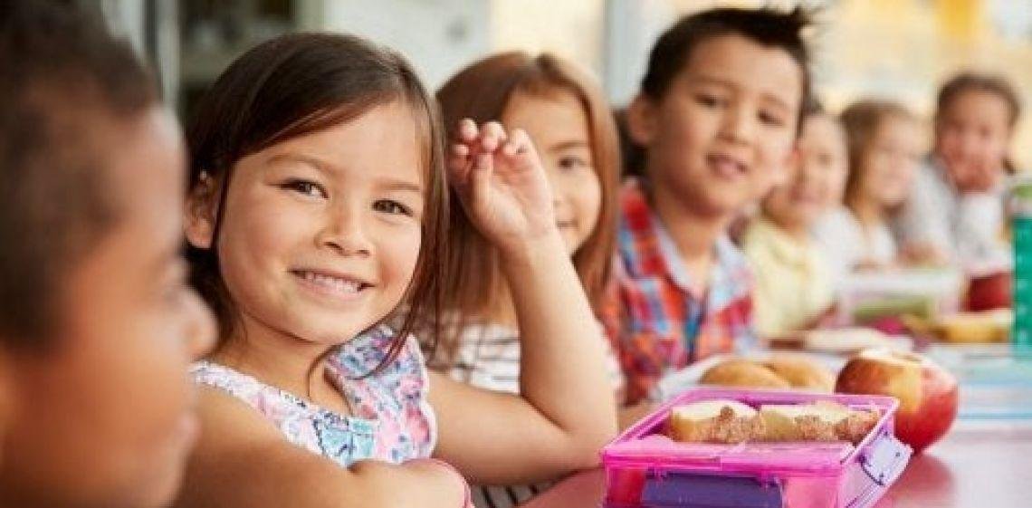Meriendas saludables para la vuelta a clases: ideas “sin paquete” y dos recetas para llevar