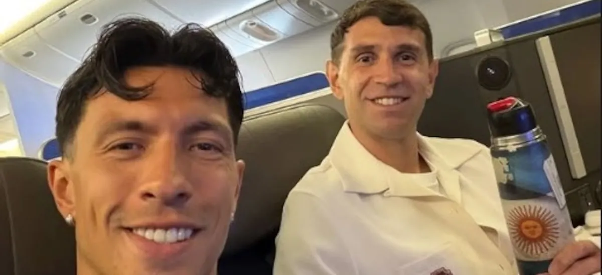 El detalle en la mano del Dibu Martínez antes de sumarse a la selección argentina para el Mundial tras su lesión
