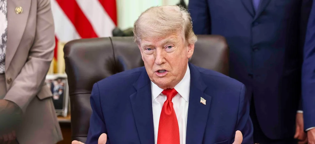 Trump ordenó la reapertura del estrecho de Ormuz y el levantamiento del bloqueo naval de EEUU tras el acuerdo con Irán