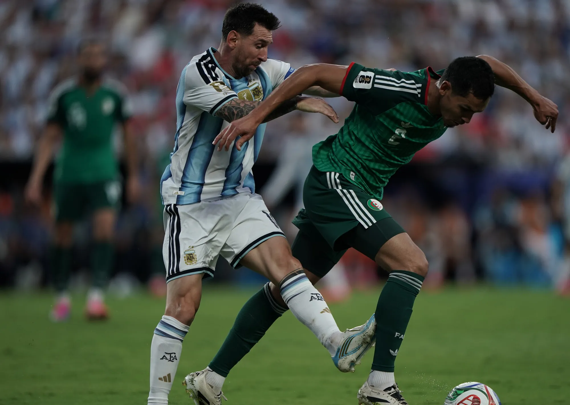 La Federación de Argelia elevó una queja formal a FIFA por "la no expulsión de Messi"