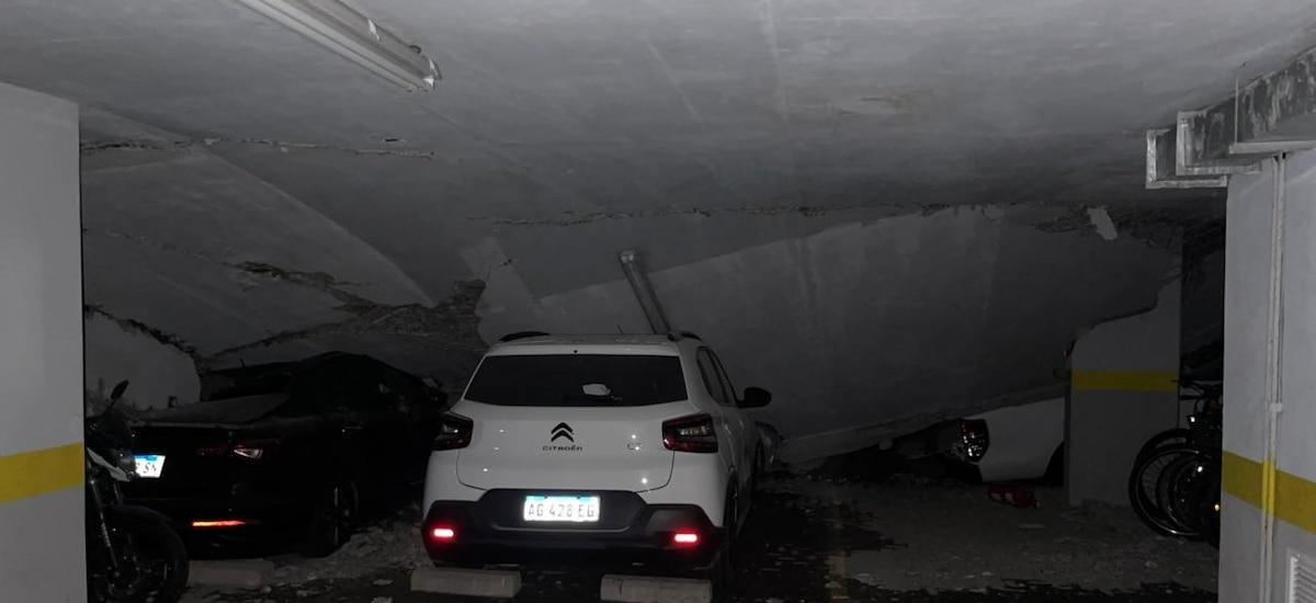 “Mi auto quedó como una hostia”: el relato de un vecino afectado por el derrumbe en Parque Patricios