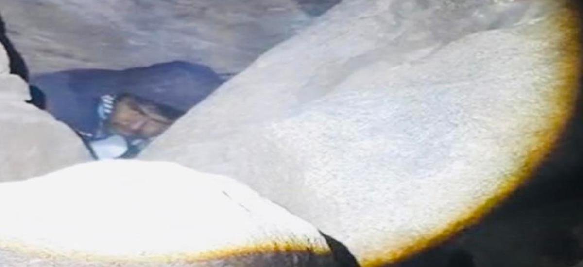 La impactante imagen del acusado del femicidio de Natalia Cruz, oculto en una cueva de la precordillera