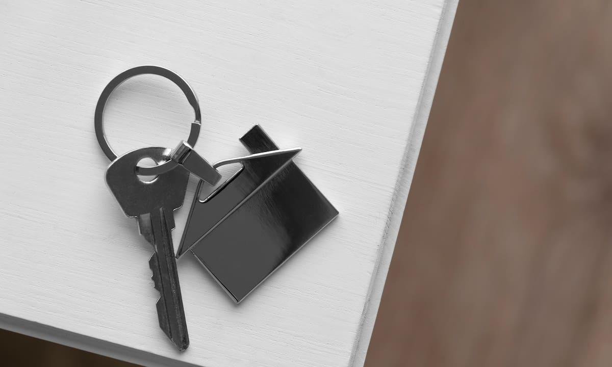 Expertos en Feng Shui explican la razón por la que se debe evitar a toda costa dejar las llaves sobre la mesa