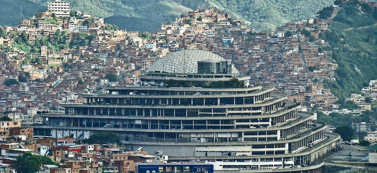 Delcy Rodríguez anunció una ley de amnistía para presos políticos en Venezuela y el cierre del Helicoide, la “cámara de tortura” de Maduro y Chávez - El Cronista