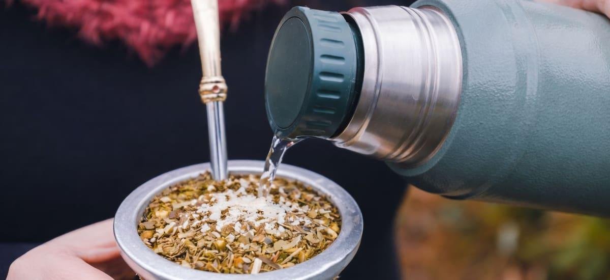 Agregarle coco rallado al mate: cuáles son los beneficios ocultos de esta popular tendencia