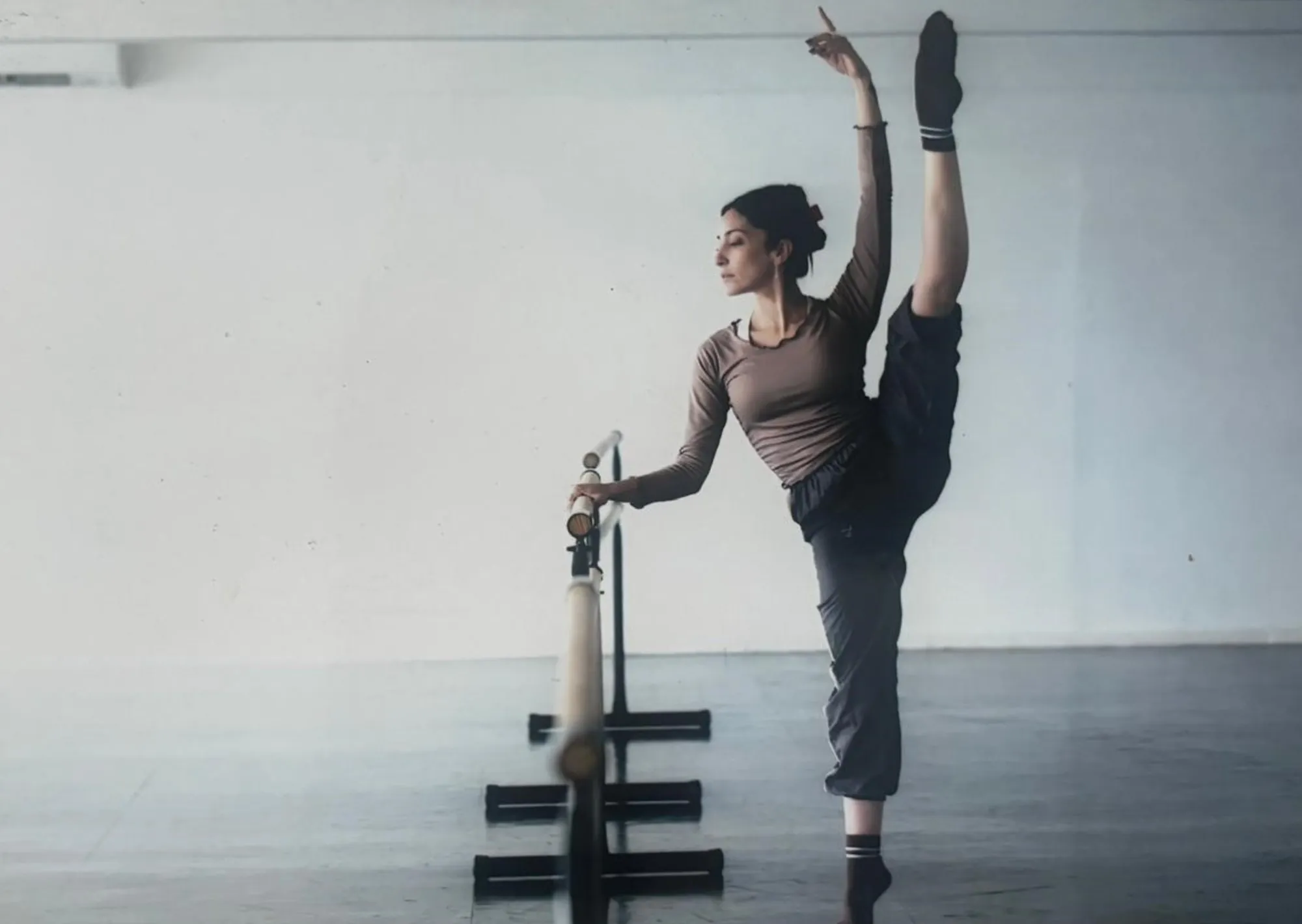 El detrás de escena de ser bailarina del Colón, retratado en un libro