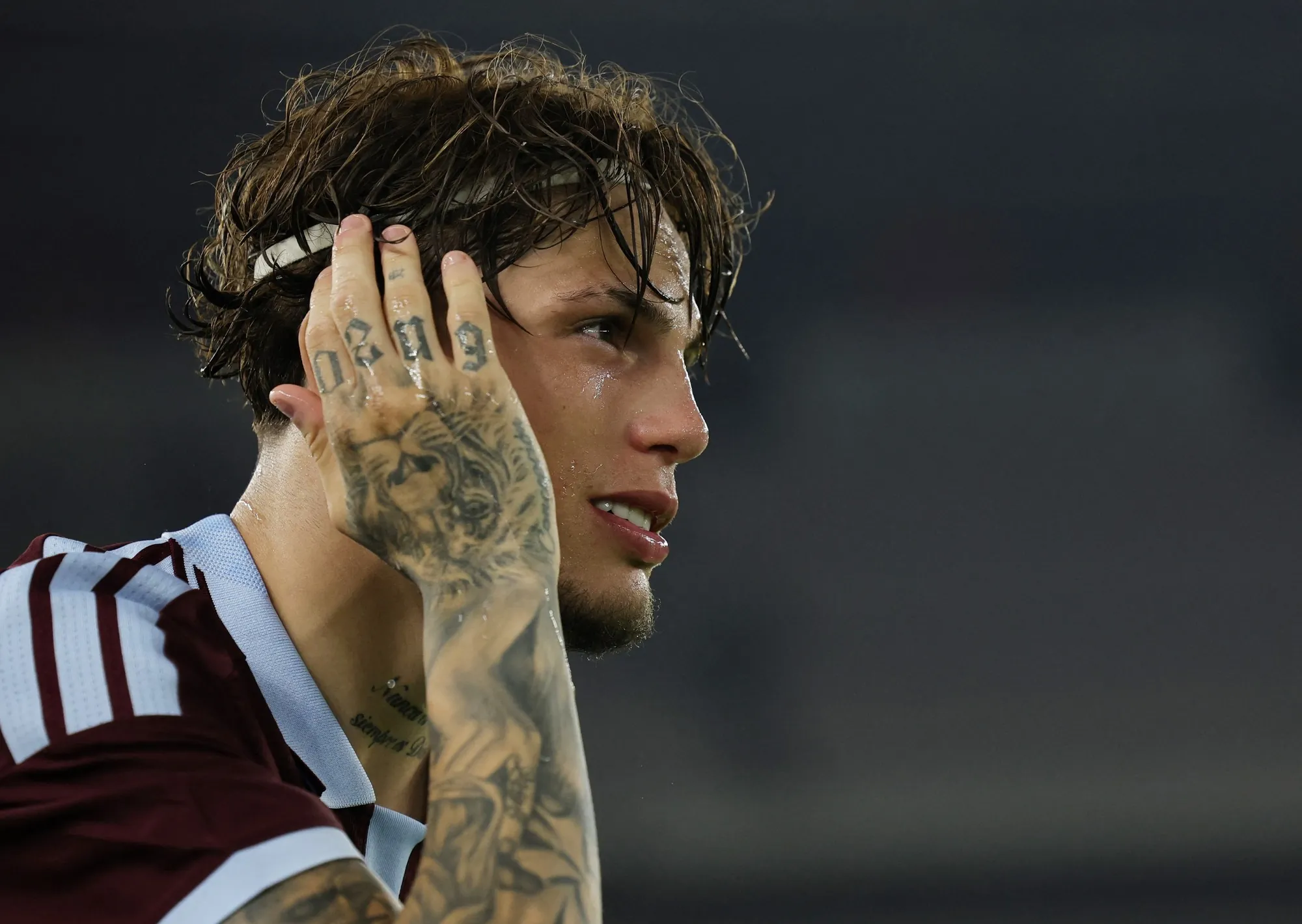 Garnacho debutó en el Aston Villa y sería compañero de Dibu Martínez, que no va a Juventus: "Feliz de disfrutar del fútbol otra vez"
