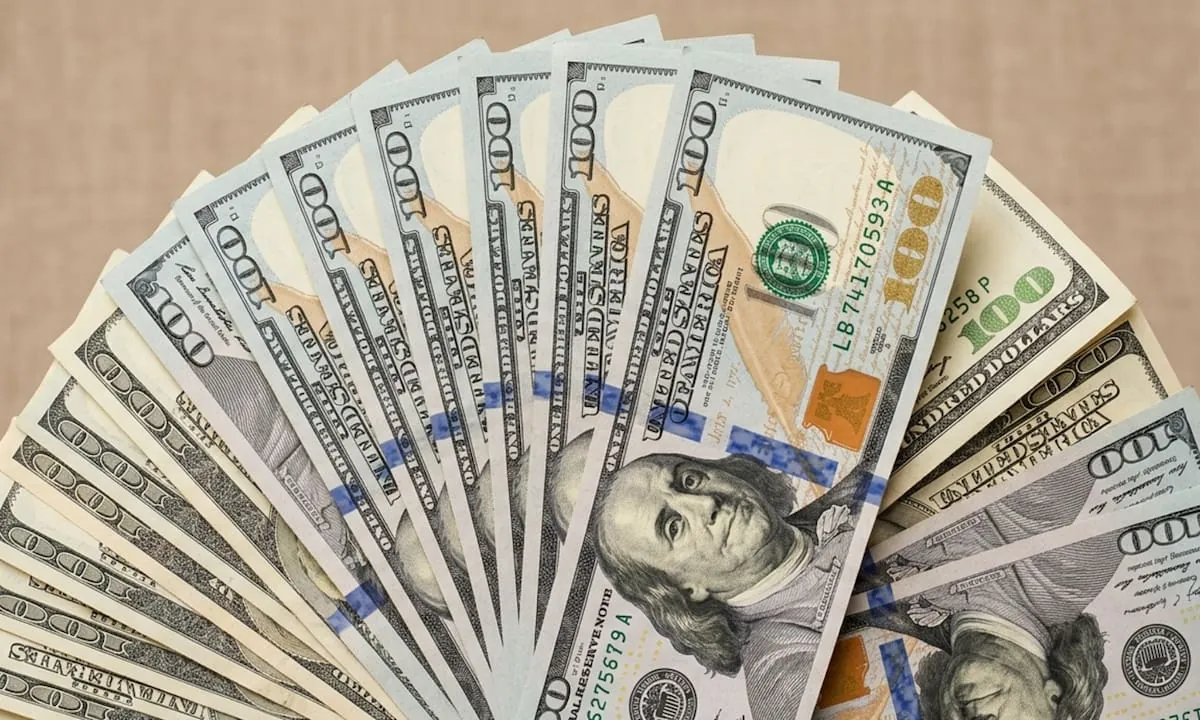 Más de 1,5 millones de argentinos compraron US$2443 millones en junio, pero la cuenta corriente cambiaria fue positiva