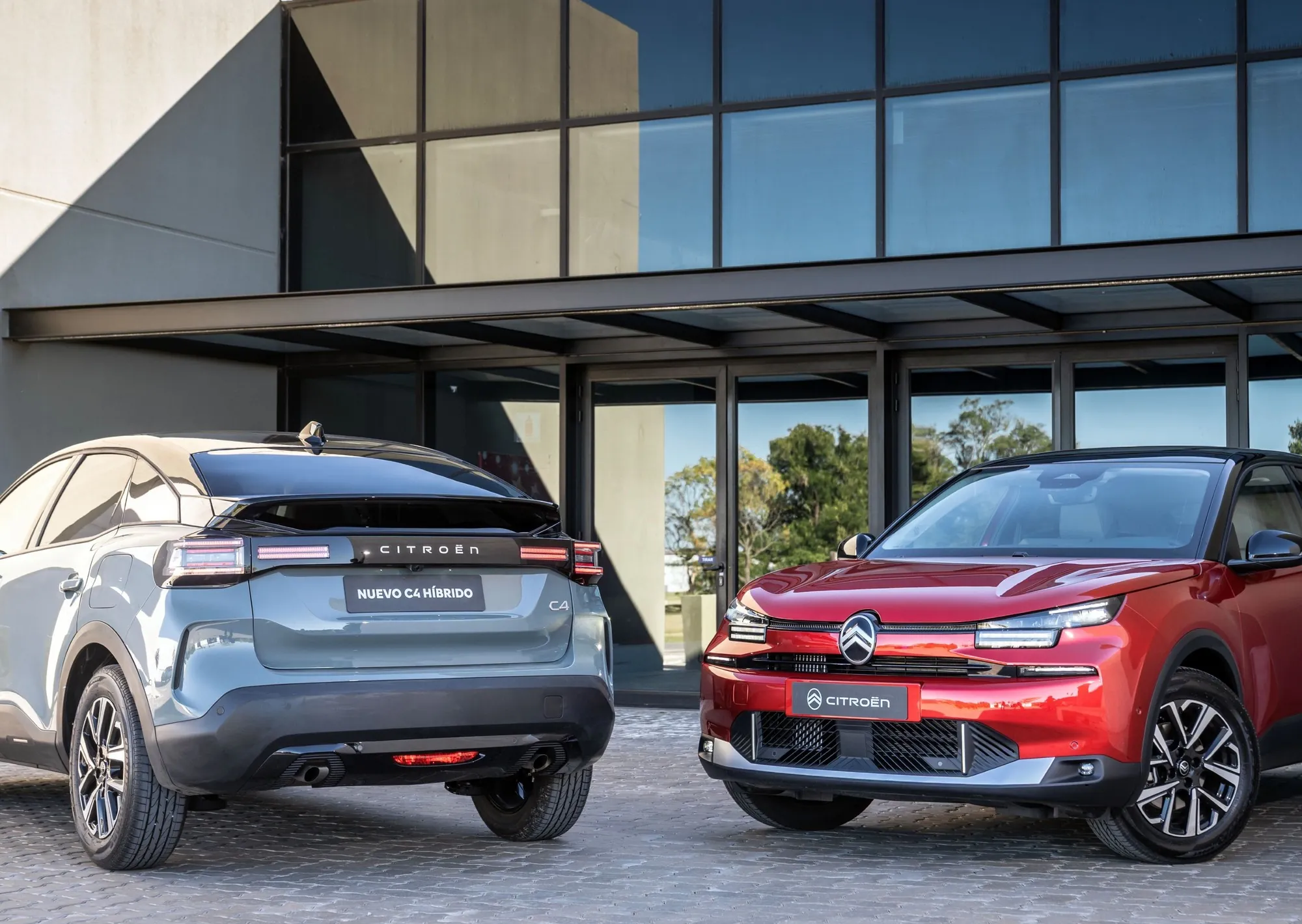 Lanzamiento del Citroën C4 Híbrido: cómo es y cuánto cuesta el compacto que cambió de formato