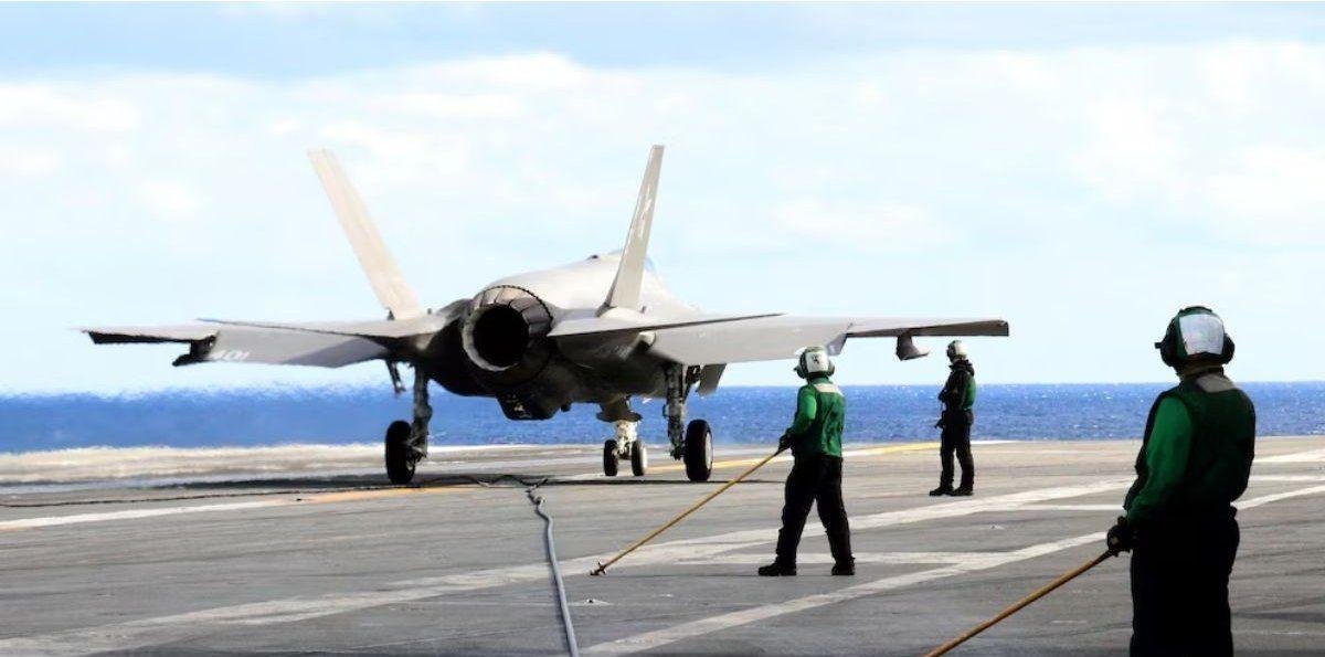 EEUU derribó un dron iraní que se acercó “agresivamente” a uno de sus portaaviones
