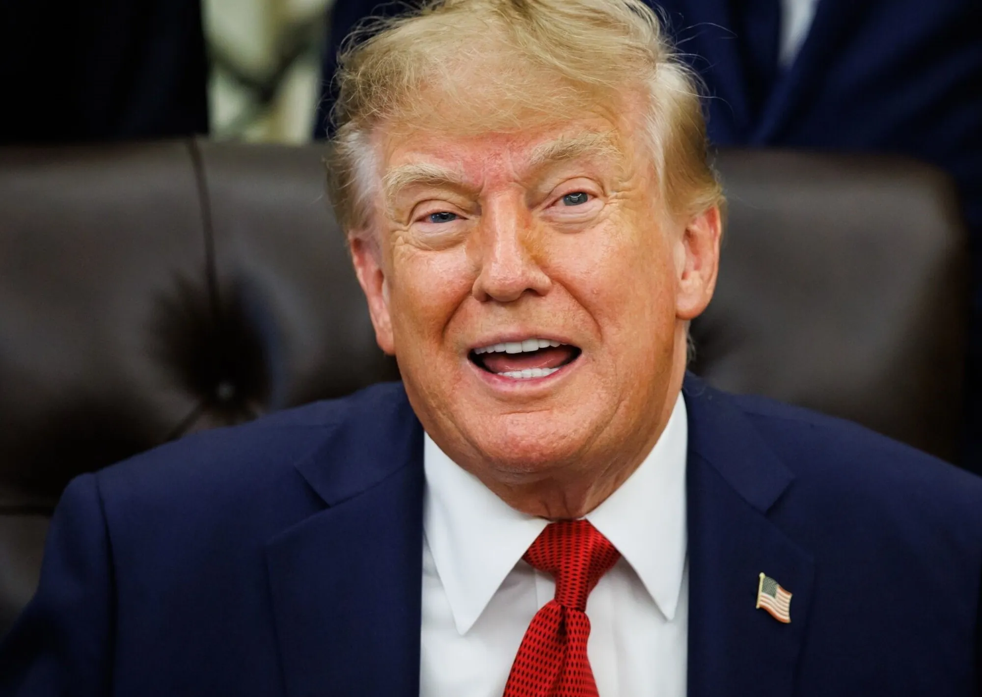 Donald Trump ahora quiere cambiarle el nombre a la Inteligencia Artificial y lanza una encuesta para elegir uno nuevo