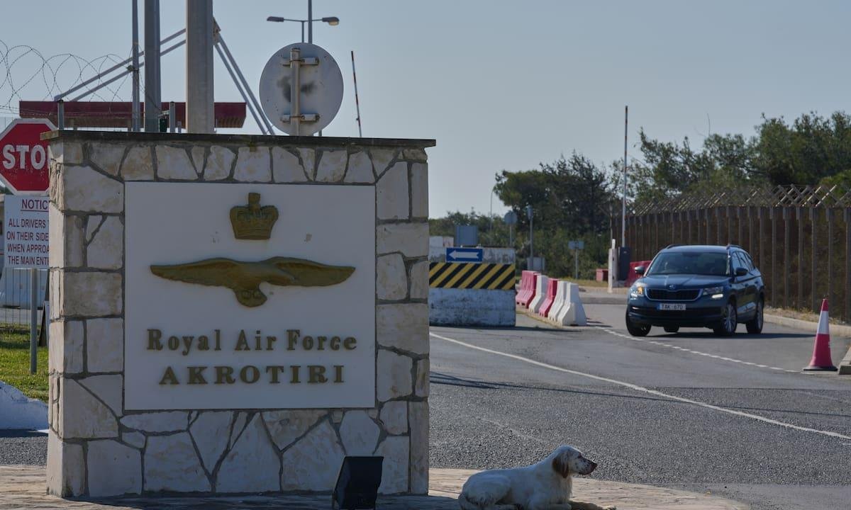 Reino Unido dice que no está en guerra tras un ataque de dron a su base de Akrotiri en Chipre