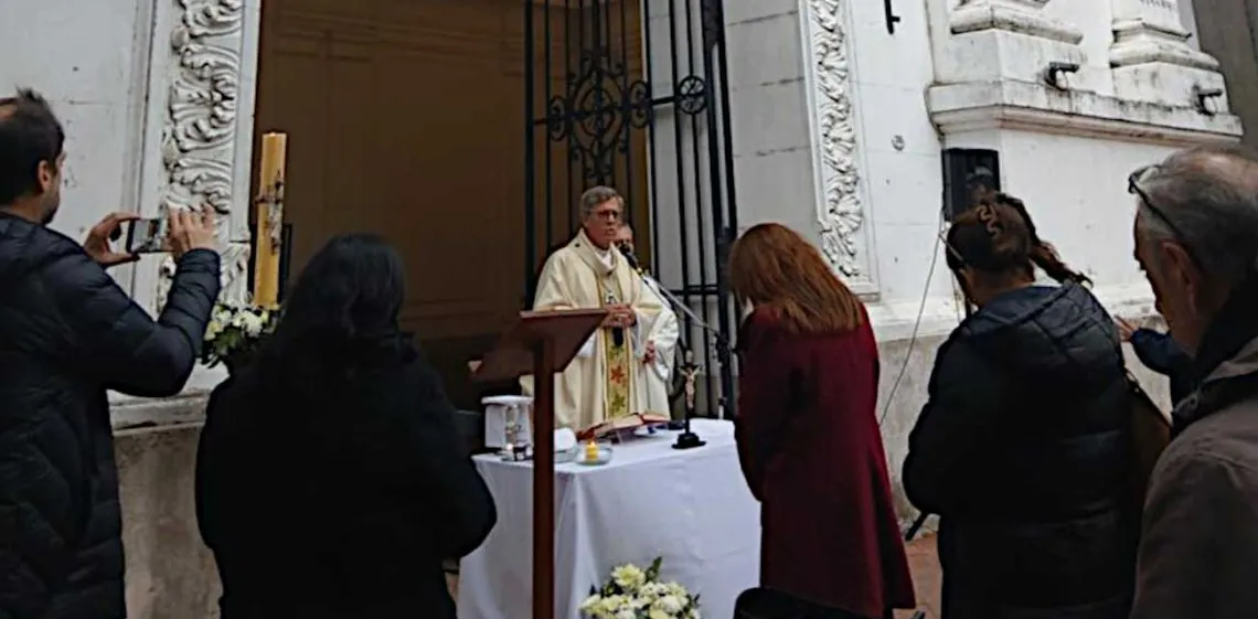 El arzobispo Jorge García Cuerva denunció que las obras de la Ciudad dañaron la histórica iglesia de Santa Cat...