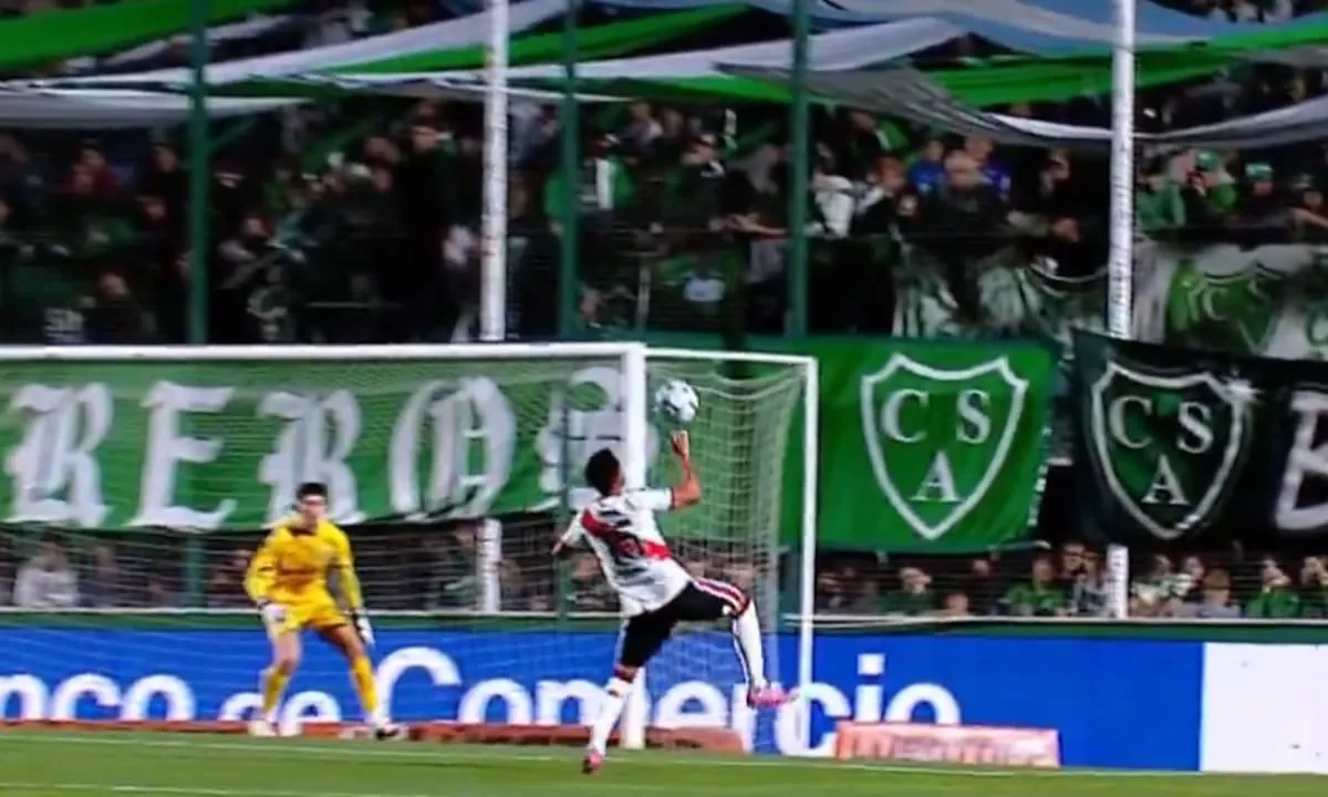 Montiel había marcado el empate ante Sarmiento pero el árbitro lo anuló por una mano de Vera