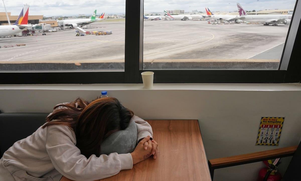 Gobiernos repatrían a viajeros varados mientras se extiende el conflicto en Oriente Medio