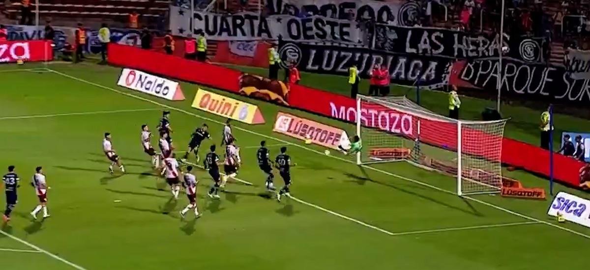 Las tres espectaculares atajadas de Santiago Beltrán que le dieron el empate a River Plate ante Independiente Rivadavia