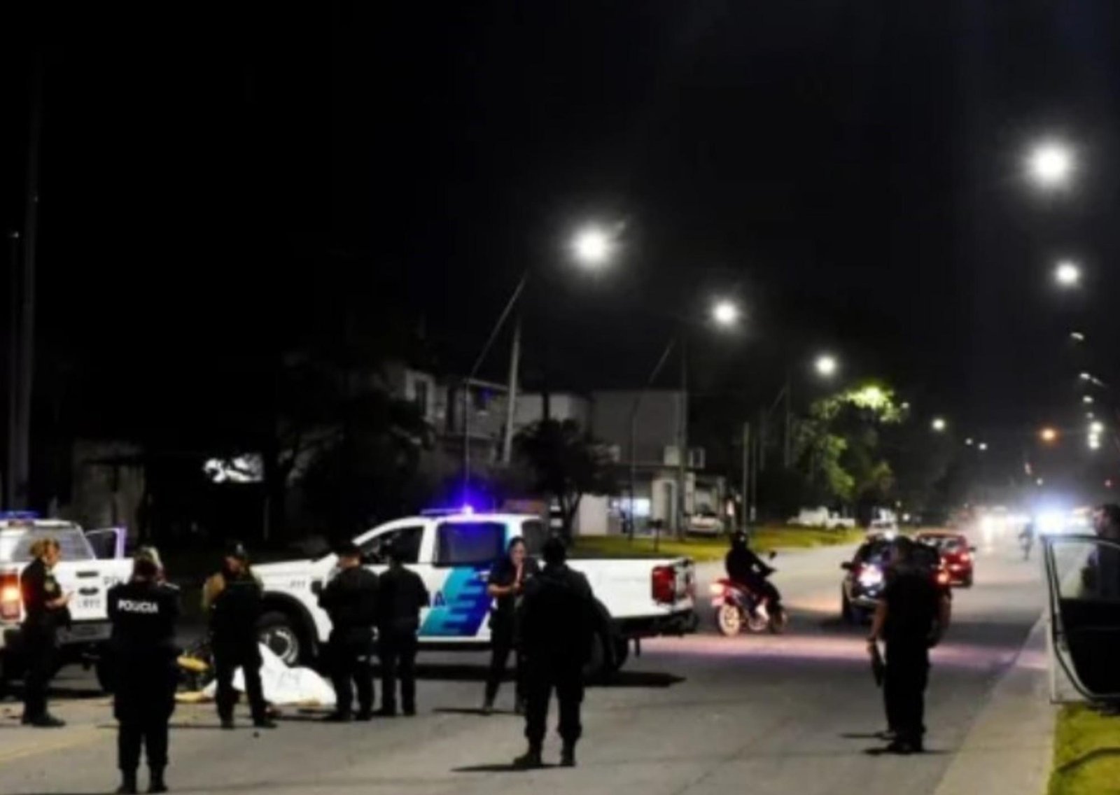 Trágica noche para dos motociclistas en Mar del Plata: uno murió tras chocar con un patrullero y el otro en una presunta picada