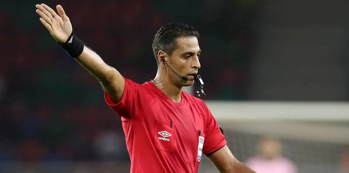 Tiene 40 años, es abogado y será el árbitro de Argentina vs. Austria en el Mundial: quién es y cómo dirige Amin Mohamed Omar