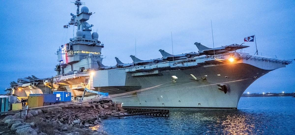 Así es el Charles de Gaulle, el buque insignia de la Armada francesa que Macron manda hacia el Mediterráneo
