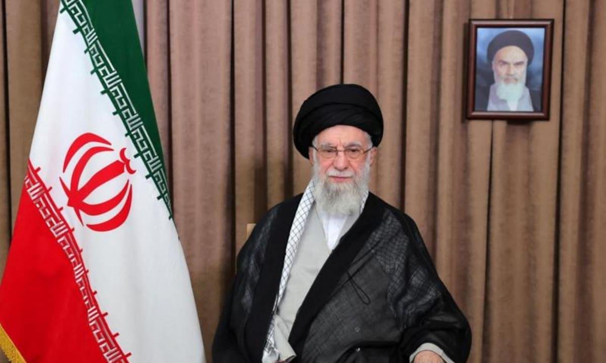 Funcionarios EEUU, escépticos sobre cambio de régimen en Irán tras muerte de Jamenei: fuentes