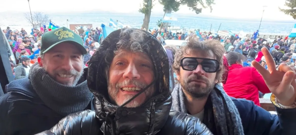 Fito Páez marchó en Bariloche contra la extranjerización de tierras: “La patria no se vende, man”
