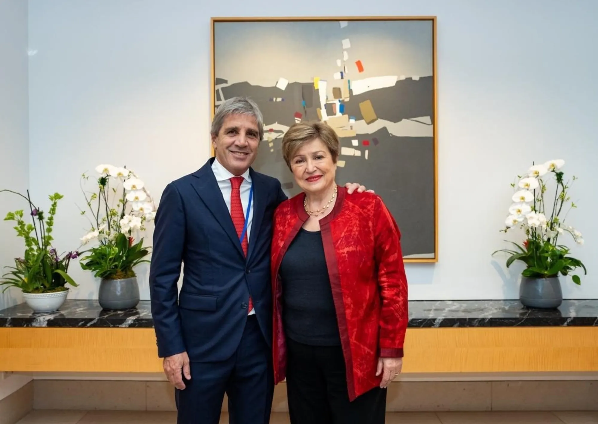 El Gobierno tironea con el Fondo por la inflación, el dólar y el plan para el 2027