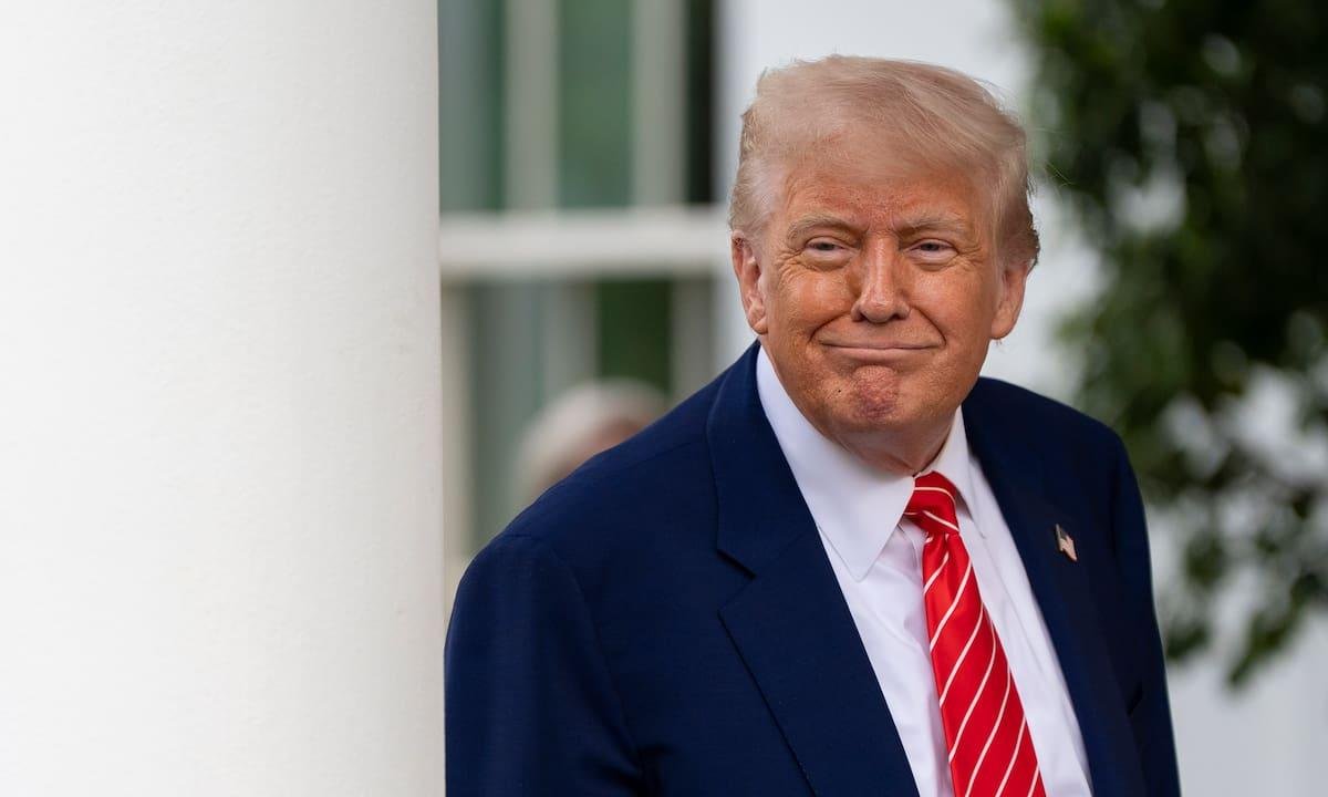 EEUU: Estatua dorada, aeropuertos y carreras: Trump multiplica gestos personales