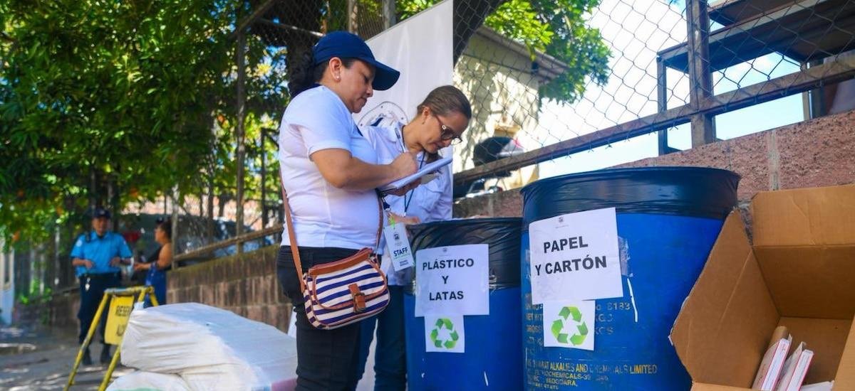 El 40 % de los residuos en El Salvador podría reutilizarse como abono, señala CESTA
