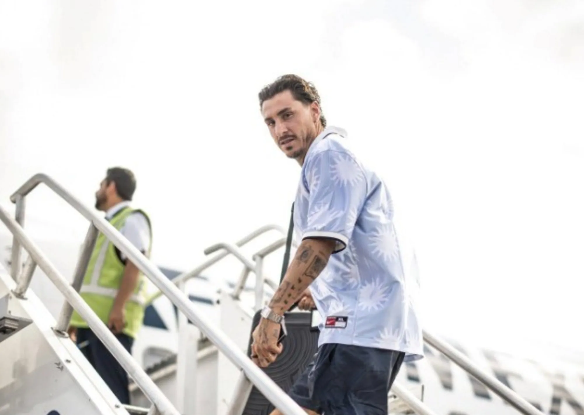 El avión de Uruguay aún no pudo ingresar a los Estados Unidos a un día del debut en el Mundial
