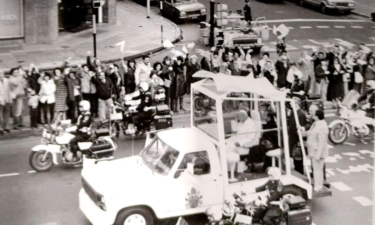 Por la visita de León XIV: el papamóvil que usó Juan Pablo II en su paso por Buenos Aires estará en exhibición