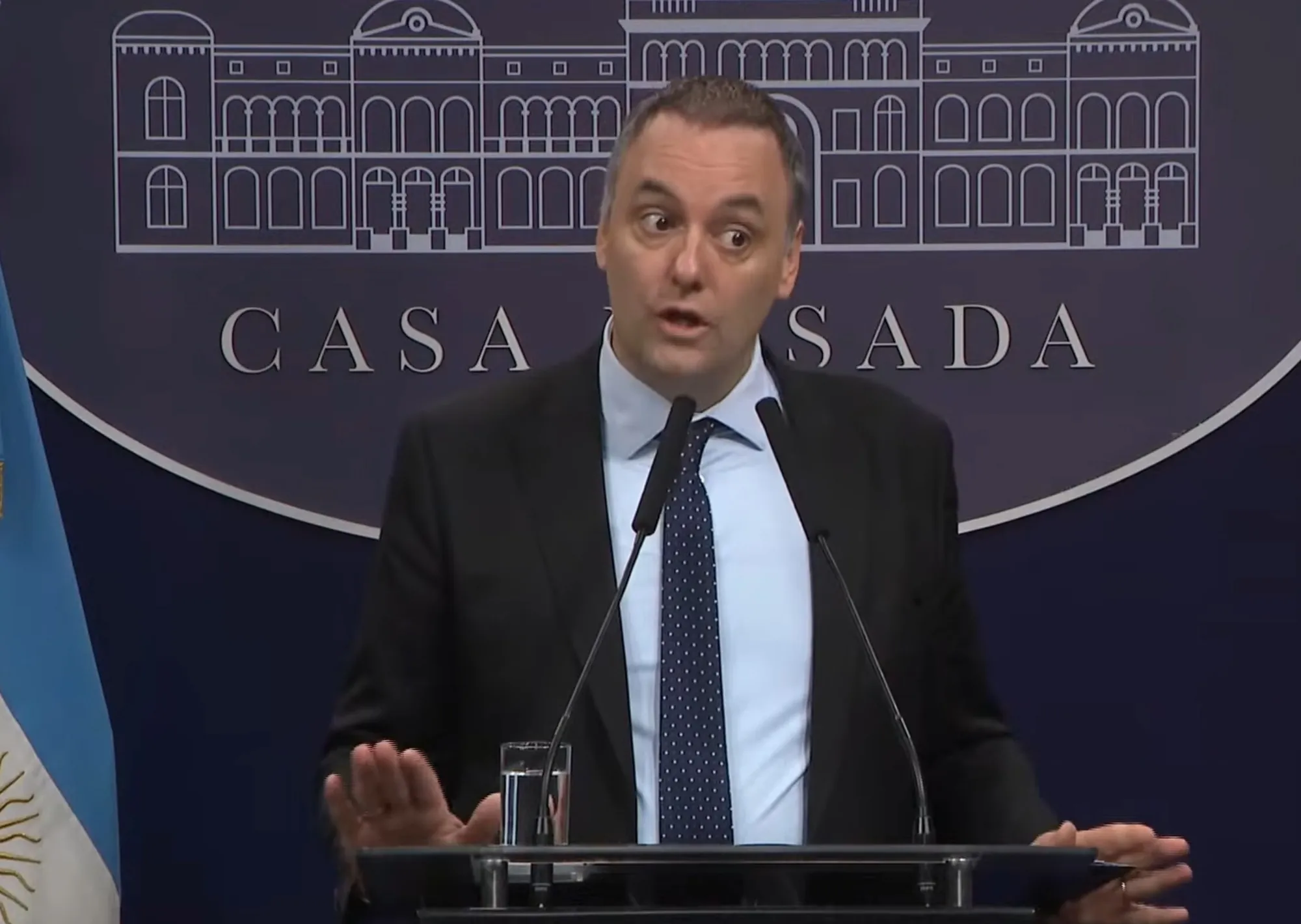 Manuel Adorni buscaría ampararse en la Inocencia Fiscal para tratar de justificar sus ingresos