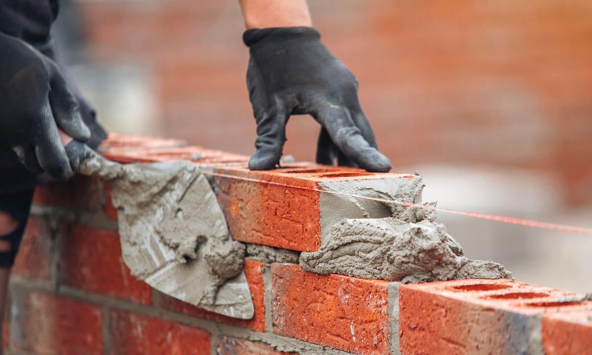 Cuánto cobran los albañiles y obreros de la construcción en marzo de 2026