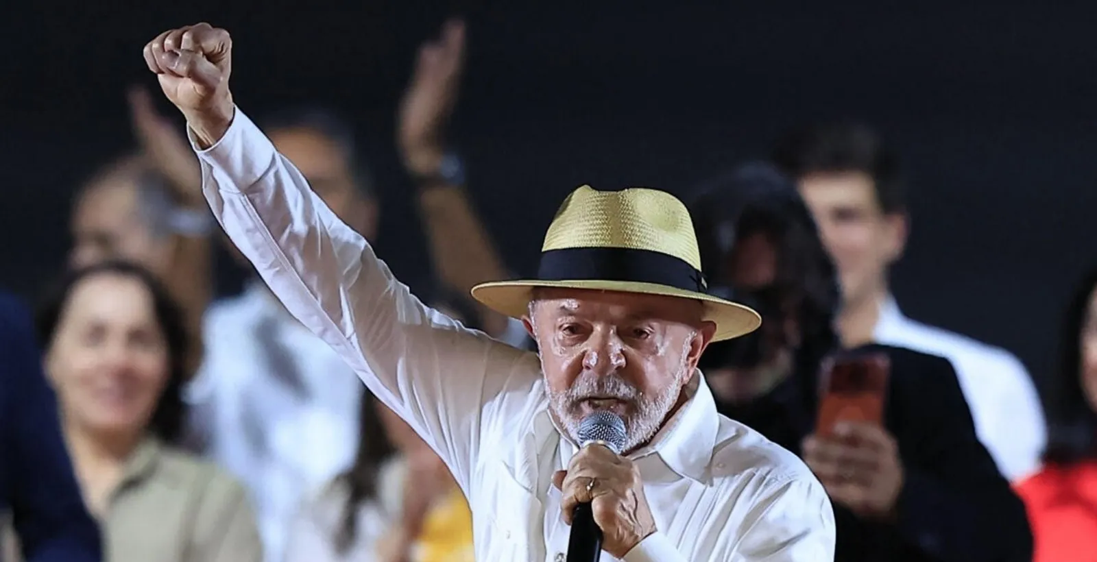 Elecciones en Brasil: a días del balotaje con Flávio Bolsonaro, Lula firmó una medida clave que cambia el panorama económico