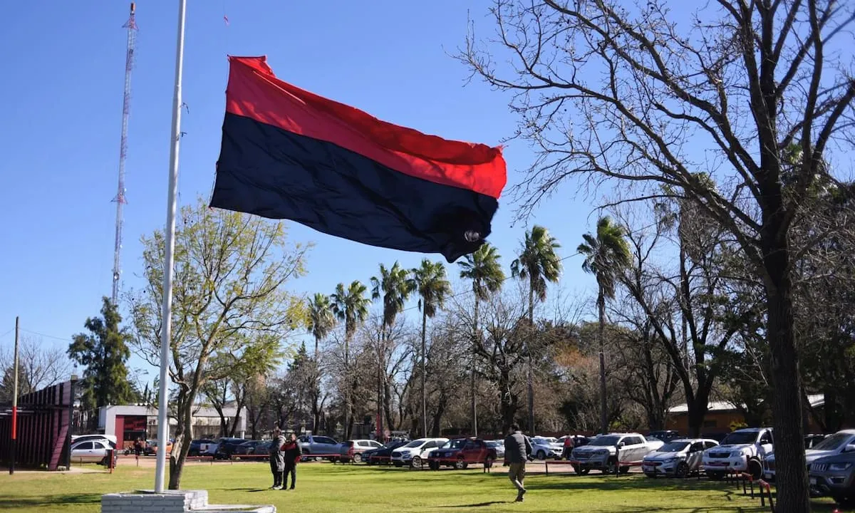 Emoción y gestos de respeto en Rosario, el lugar donde Jorge Messi decidió morir