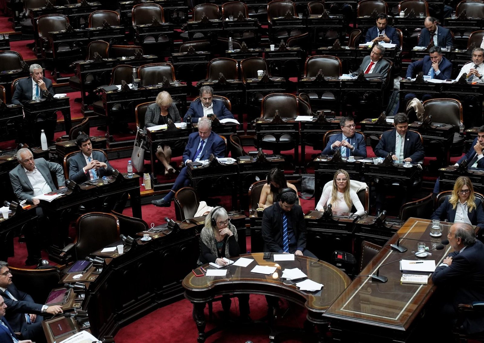 DNU de la SIDE: sin guiños de la Justicia, la oposición busca los votos para rechazarlo en Diputados