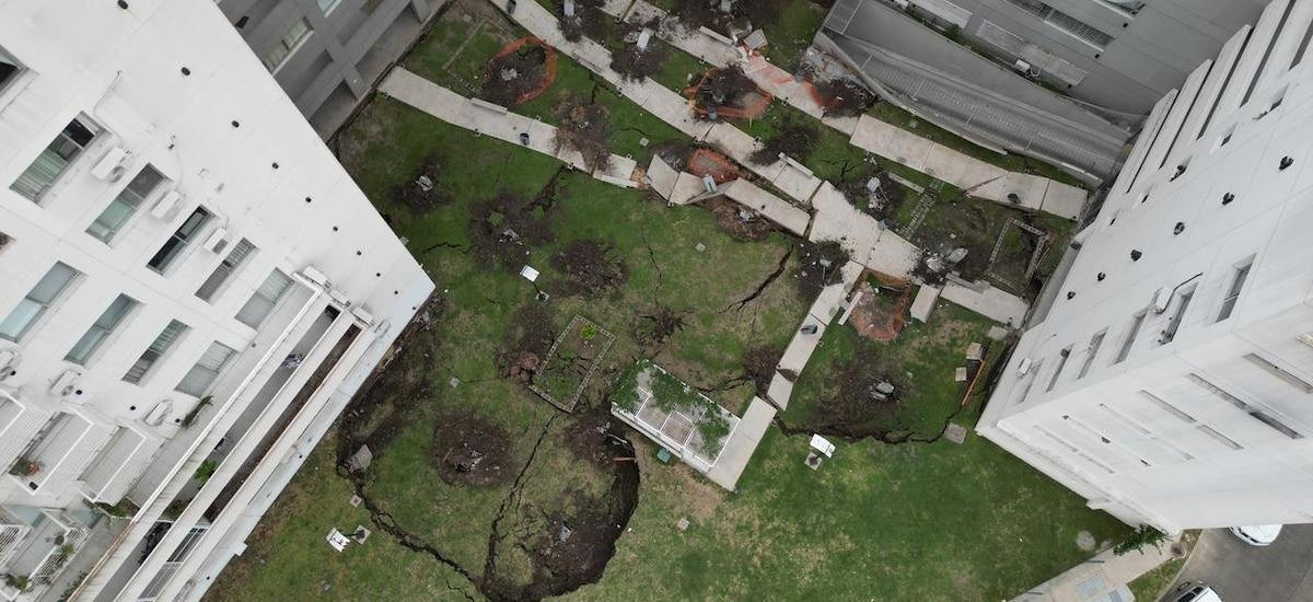 Las fotos del derrumbe de un garage en Parque Patricios