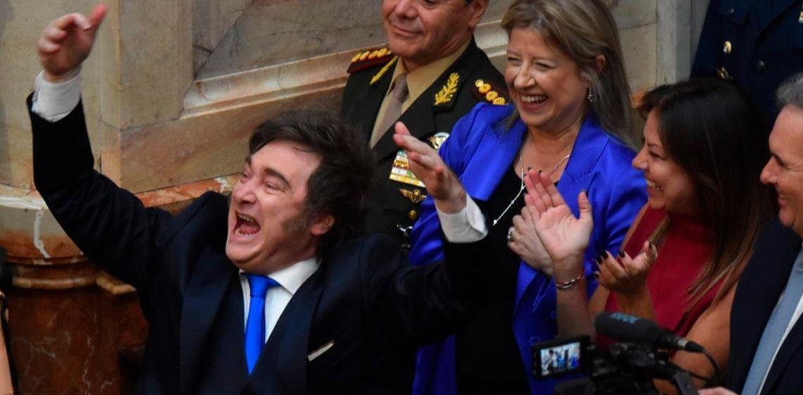 Gritos, aliados en primera fila y un Congreso que se convirtió en una tribuna: lo que no se vio de la Asamblea Legislativa 2026